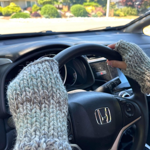 Hand Knit Wool Fingerless Gloves ~ Unisex - Picture 5 of 7